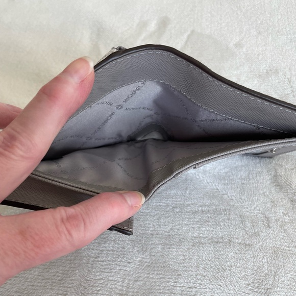 Michael Kors Montgomery Carryall Card Case/Wallet - Picture 5 of 8